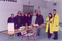 Skupinska slika dela razstavljalcev na Celjskem sejmu leta 2002