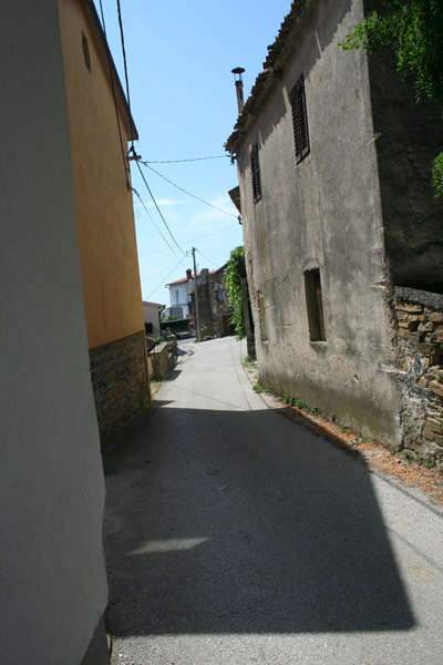 Ozke ulice istrske vasi Gažon