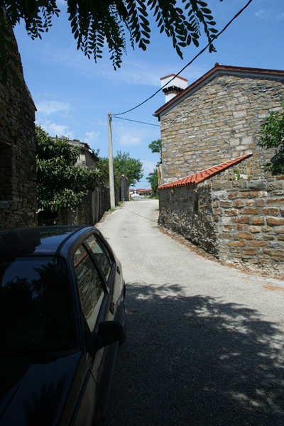 Ozke ulice istrske vasi Gažon