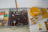 Nekaj drobnega čebelarskega orodja iz našega čebelnjaka in desno vosek in izdelki iz voska